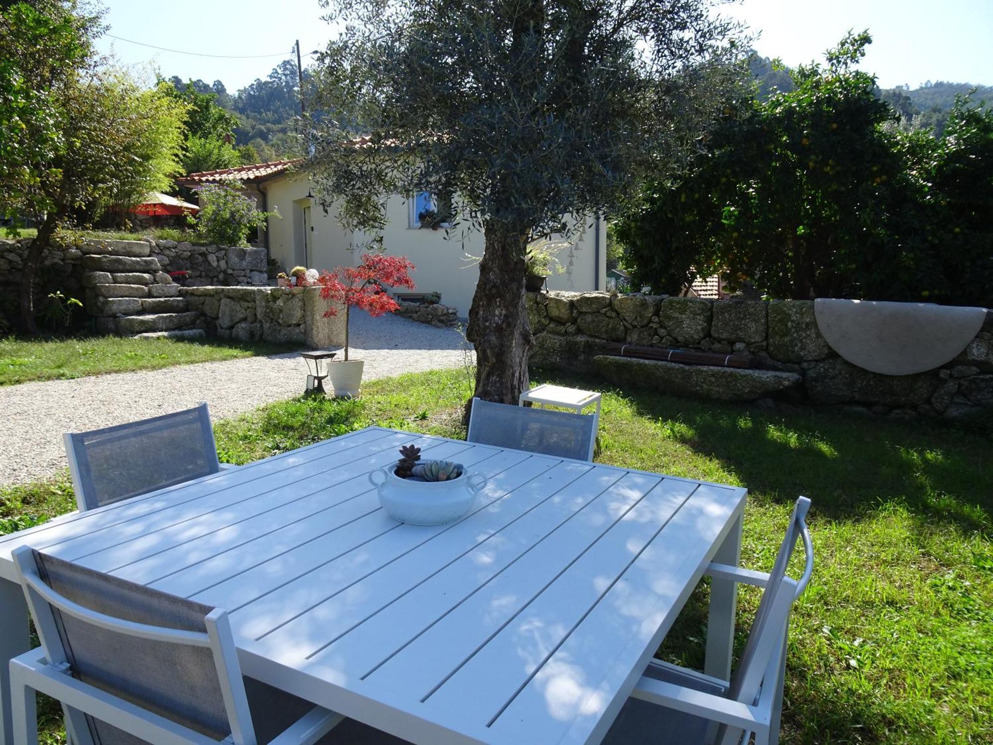 A Casa Com 2 Pereiras Bed & Breakfast Terras de Bouro Dış mekan fotoğraf