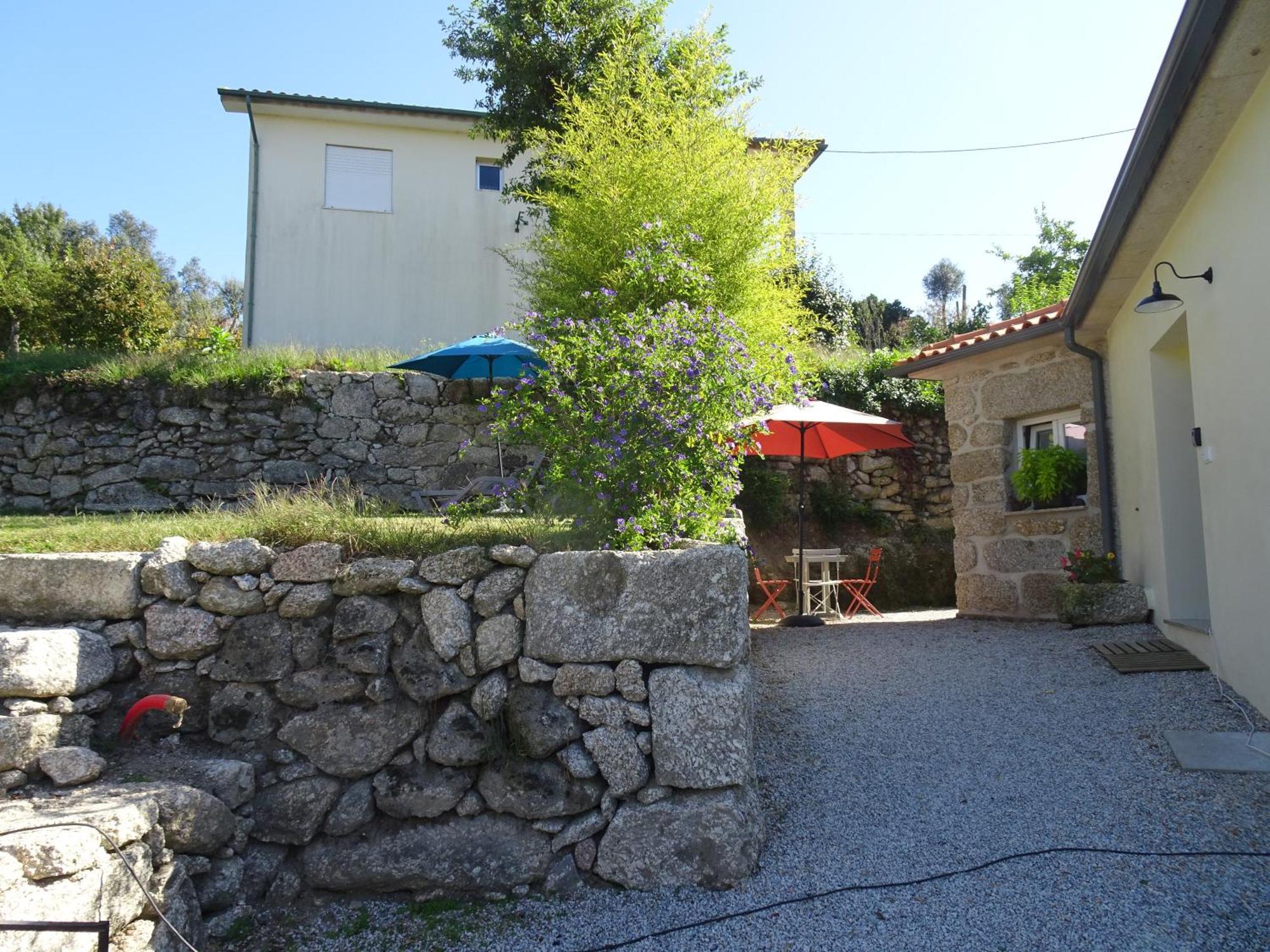 A Casa Com 2 Pereiras Bed & Breakfast Terras de Bouro Dış mekan fotoğraf